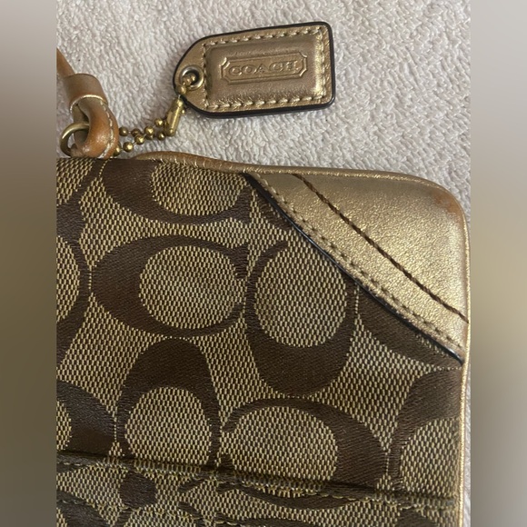 Coach Wristlet Vintage Classic Design - Picture 3 of 12